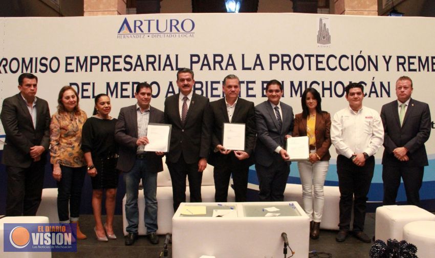 Signan convenio diputados y empresarios para la protección del medio ambiente 