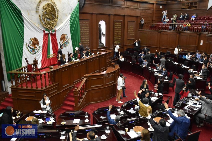 Improcedente denuncia de juicio político contra funcionarios, ex diputados y diputados 