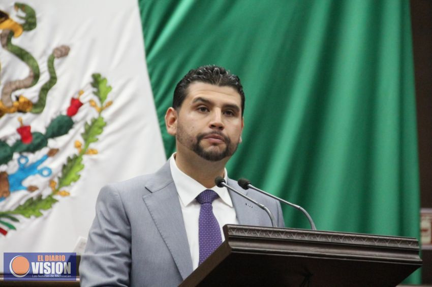 Octavio Ocampo aliado de los adultos mayores, propone castigar abandono