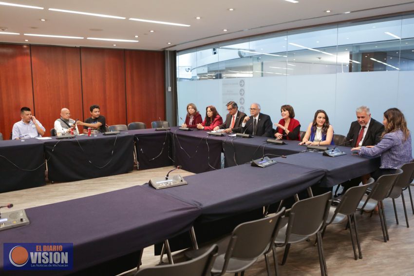 Grupo plural de senadores atiende a padres de menores enfermos de cáncer  