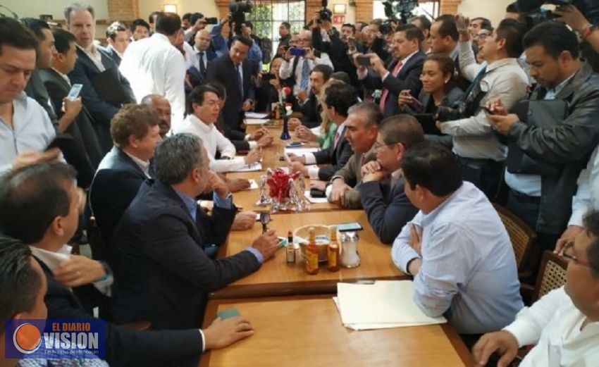 Diputados dialogan con alcaldes que exigen más recursos