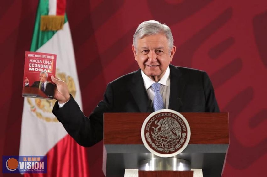 AMLO presume su nuevo libro “Hacia una nueva economía moral”