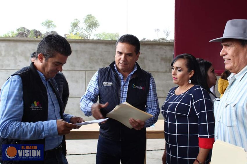 Esther Ortiz Dimas, gestiona recursos para obras ante Gobierno del Estado