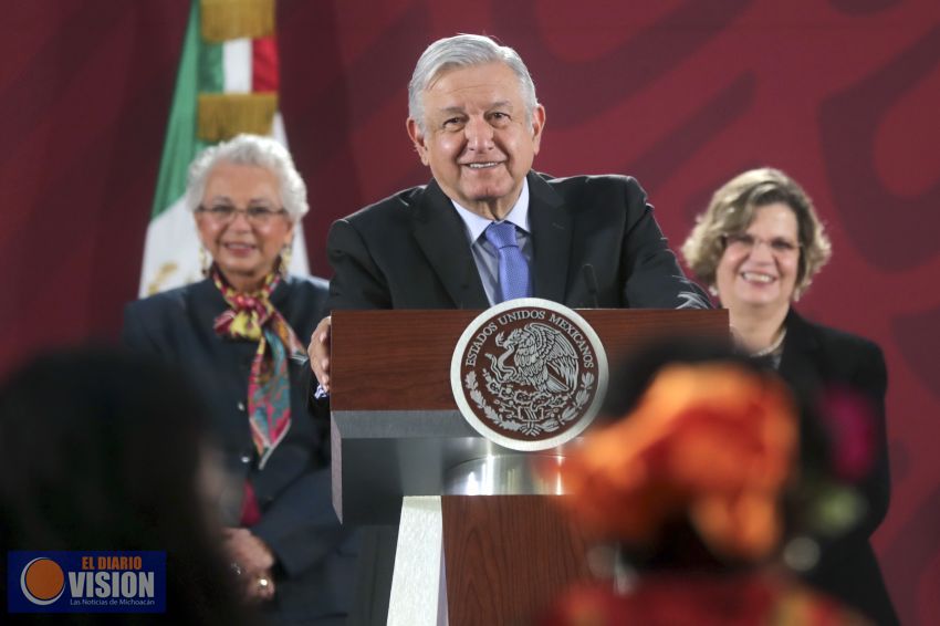 AMLO suscribe acuerdo de igualdad para mujeres