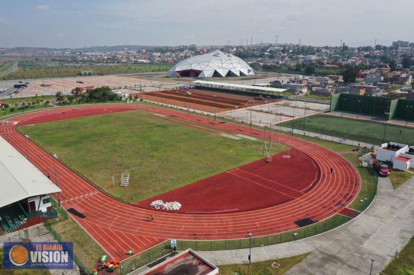 Raúl Morón, dio el banderazo de arranque a las mejoras del Complejo Deportivo Bicentenario