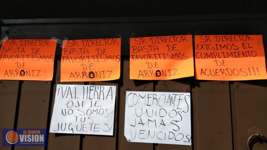 Integrantes de la Unión de Comerciantes Independientes de la Feria, toman instalaciones 
