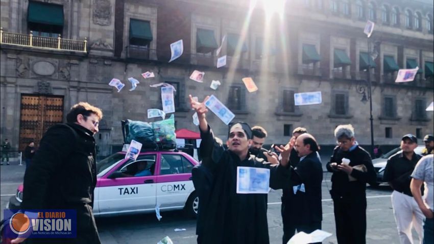 Frente a Palacio Nacional tiran 20 millones, denuncia a jueces corruptos
