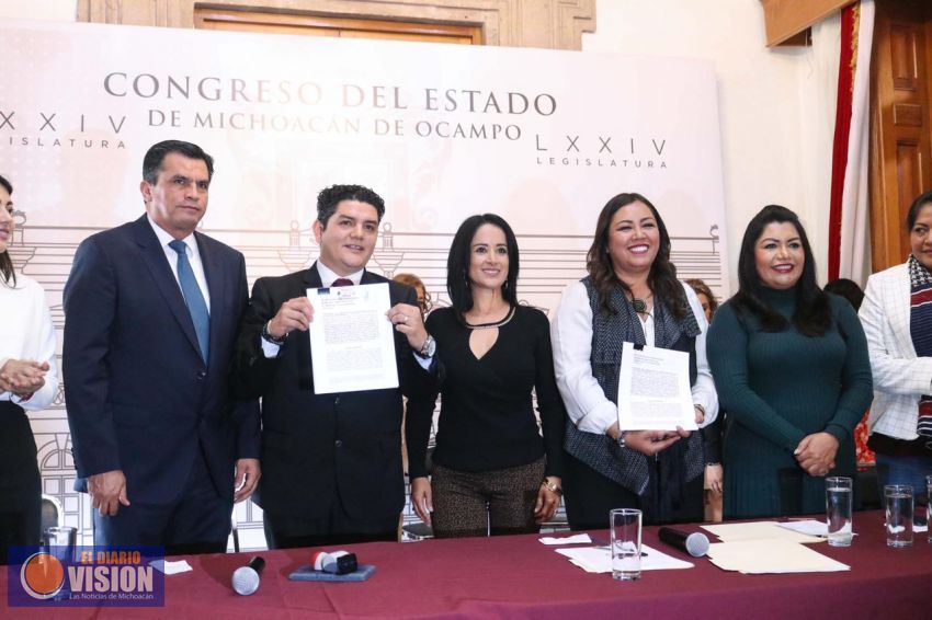 Recibe Congreso iniciativa ciudadana para sancionar la violencia política por razones de género