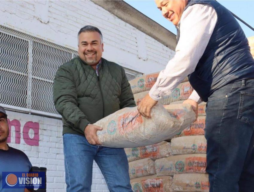 Jesús Mora González, entregó cemento subsidiado