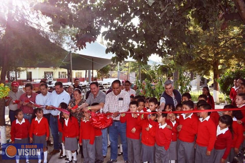 Jaime Hinojosa, inauguró la rehabilitación de aulas de la Escuela Primaria Má. Dolores Jiménez