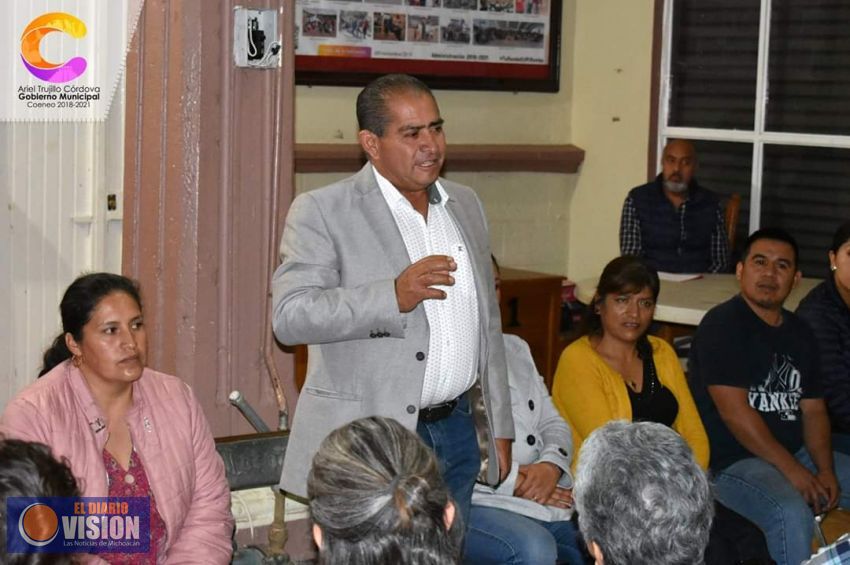 Ariel Trujillo Córdova, se reunió con comerciantes locales
