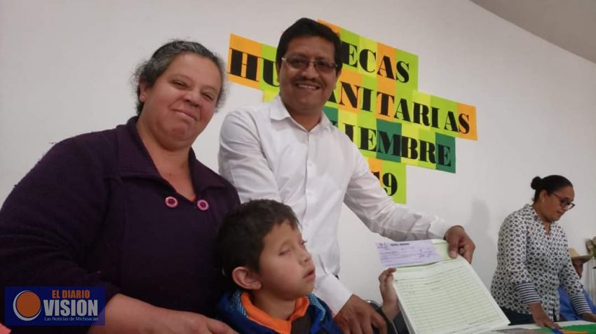 José Jesús Lucas Ángel, hizo entrega de las 