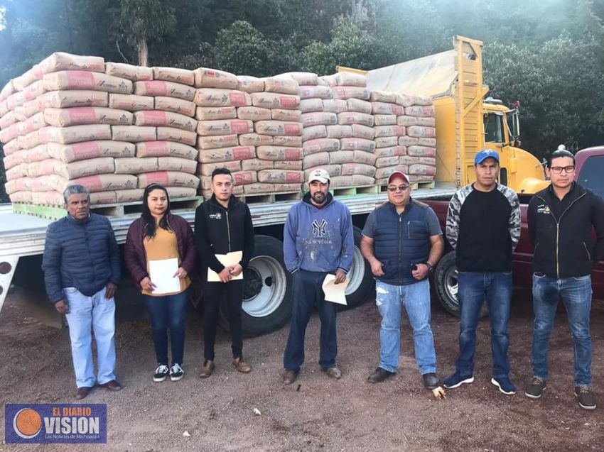 Ayuntamiento de Tlalpujahua, hizo entrega de 7 toneladas de Mortero y 11 toneladas de Cemento