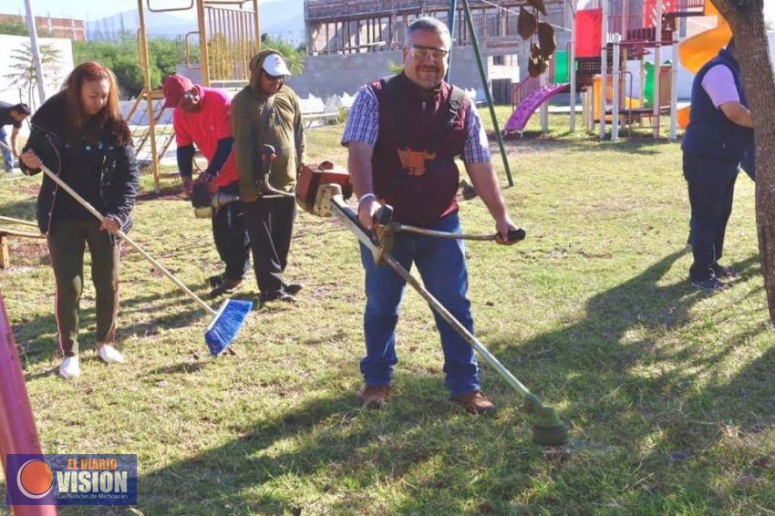 Jesús Mora González, encabezó una jornada de limpieza en el Parque Infantil