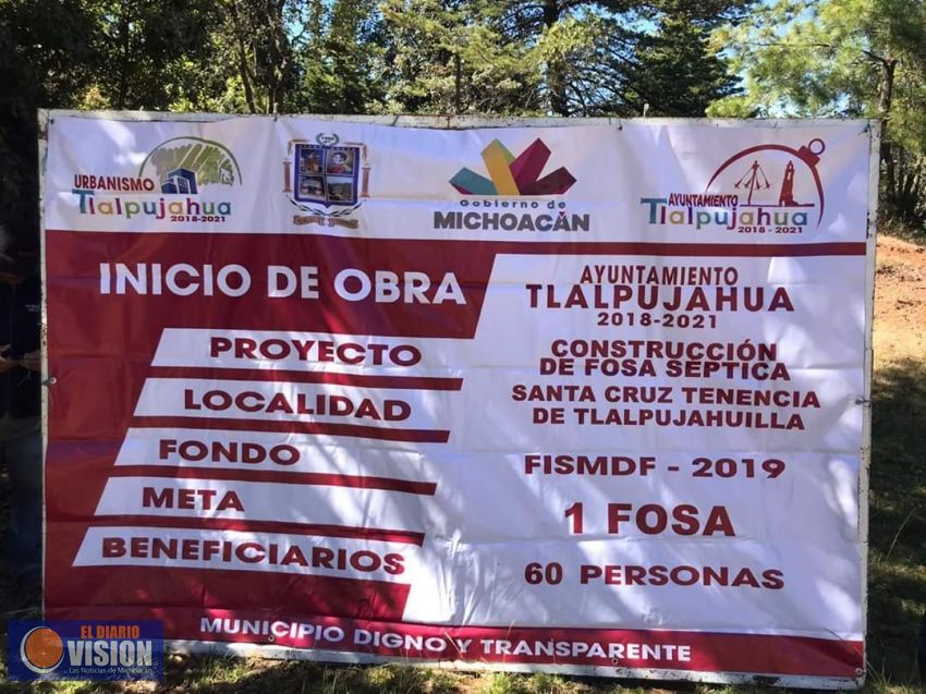 Salvador Tapia, dio el banderazo de arranque de la Fosa Séptica en la localidad de Santa Cruz
