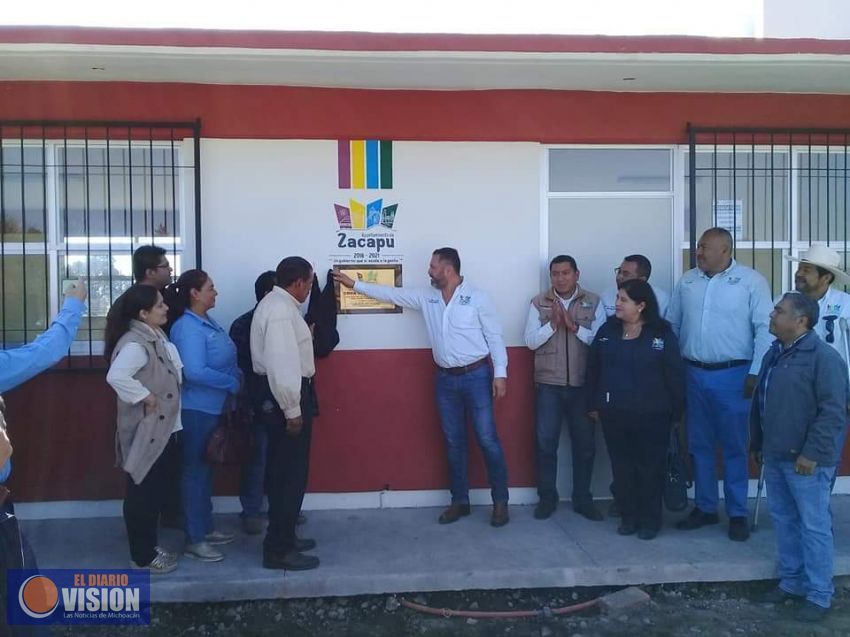 Luis Felipe León, inauguró el aula desayunador de la telesecundaria Gral. Lázaro Cárdenas