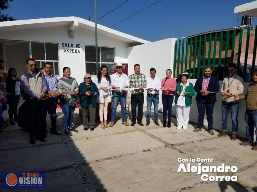 Alejandro Correa, inauguró la Sala de Espera de la Clínica de Salud de Araro