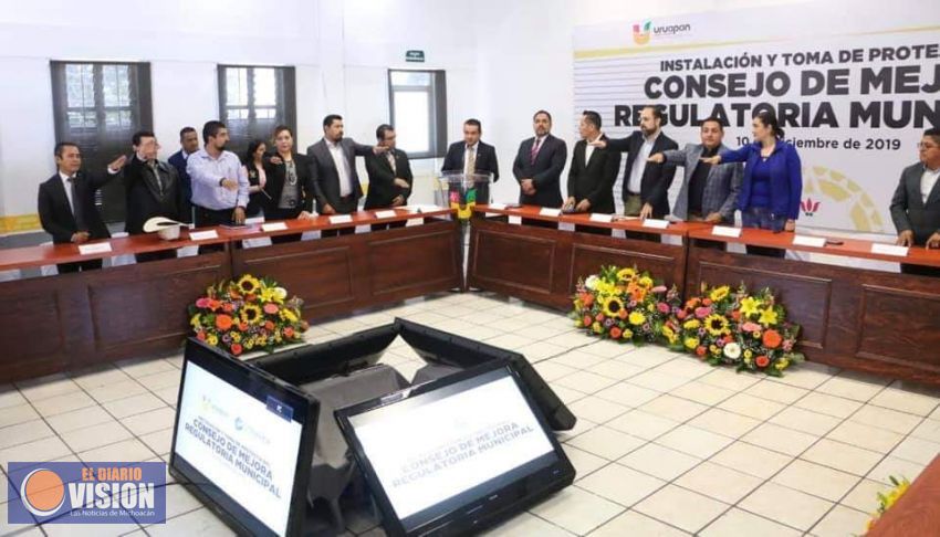 Víctor Manríquez, tomó protesta al Consejo de Mejora Regulatoria Municipal.