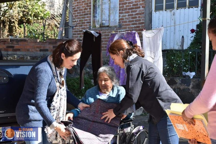 Macarena Chávez Flores, inició la campaña de visita a adultos mayores