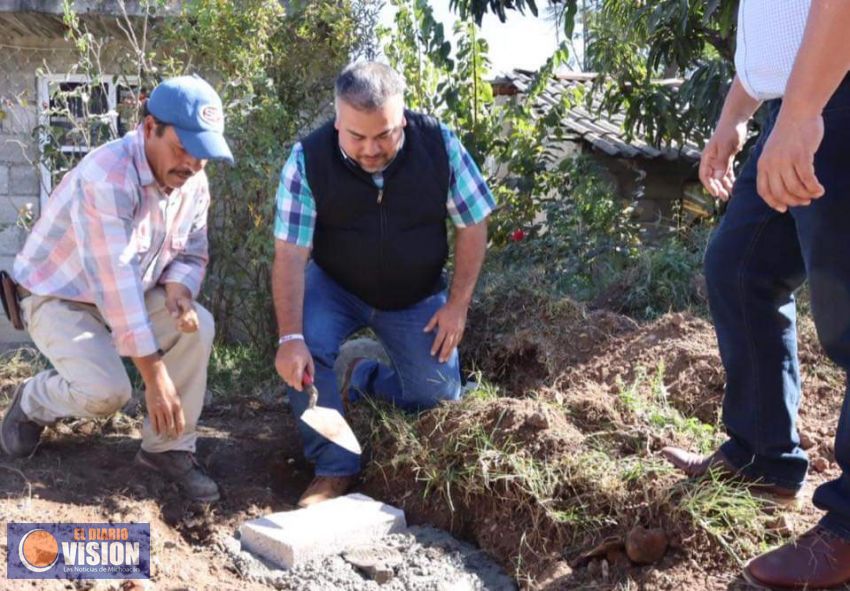 Jesús Mora, puso en marcha la rehabilitación de la red hidráulica en Santa Ana