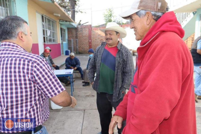 Jesús Mora, entregó apoyo económico al Organismo Operador de Agua de Tuxpan