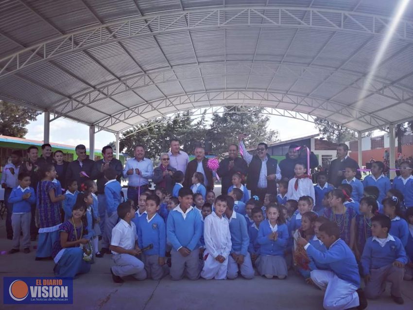Jaime Hinojosa, inauguró la techumbre de la Escuela Primaria de la comunidad Loma de la Rosa