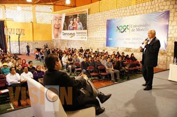 Sigue Genovevo Figueroa sus encuentros con universitarios
