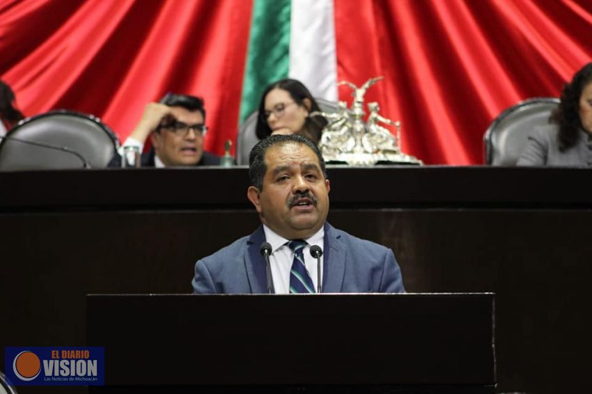 Lupillo Aguilera propone reformas para combatir deserción escolar