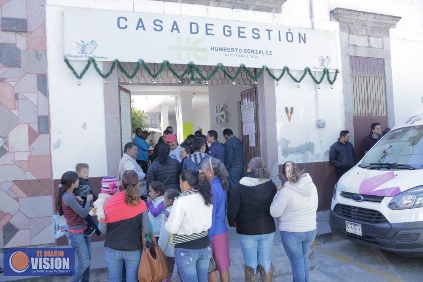 Gran afluencia de ciudadanos en Unidad Móvil de licencias en Huandacareo, gestionado por Humberto 