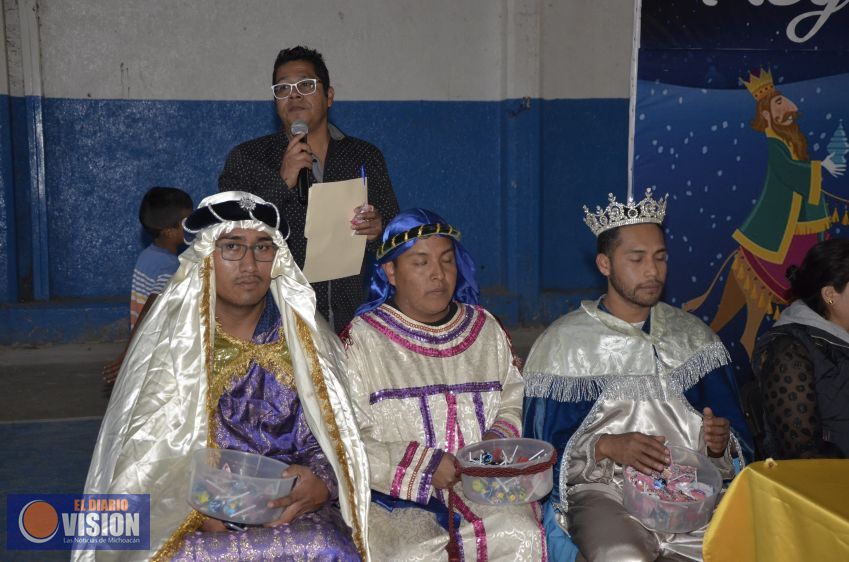 Festejan el Día de Reyes en Tingambato