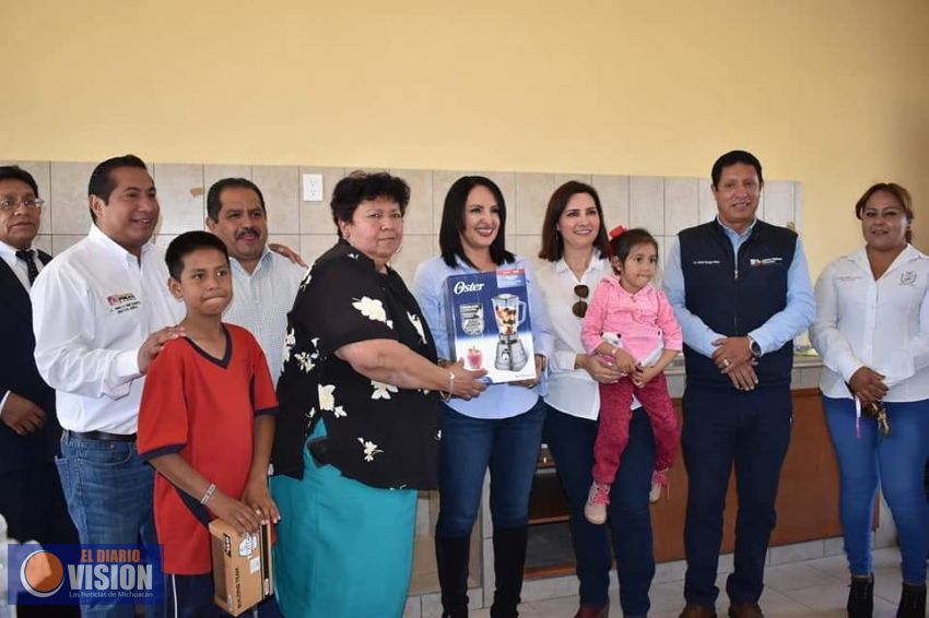 Inauguran el desayunador y salón de usos múltiples de la primaria en la comunidad de Pastores
