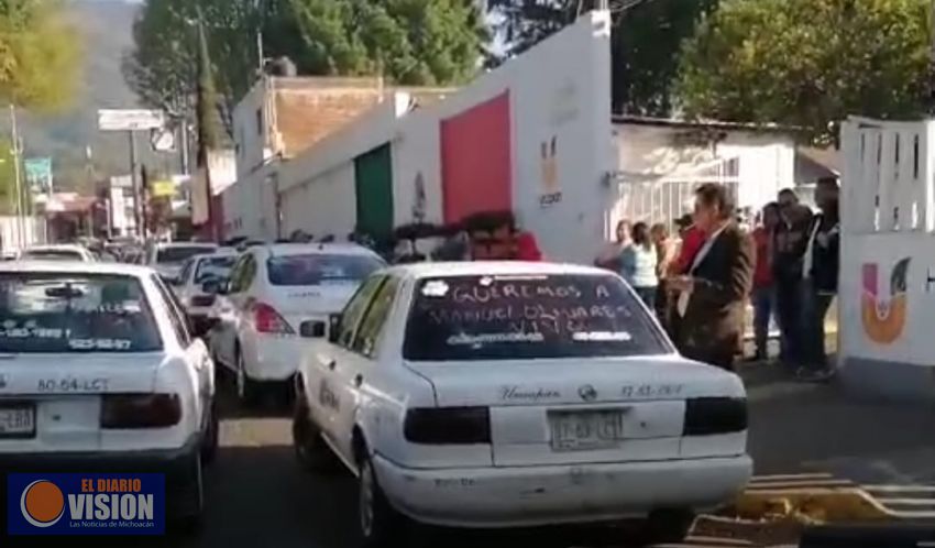 Secuestran a líder transportista, toman Presidencia de Uruapan