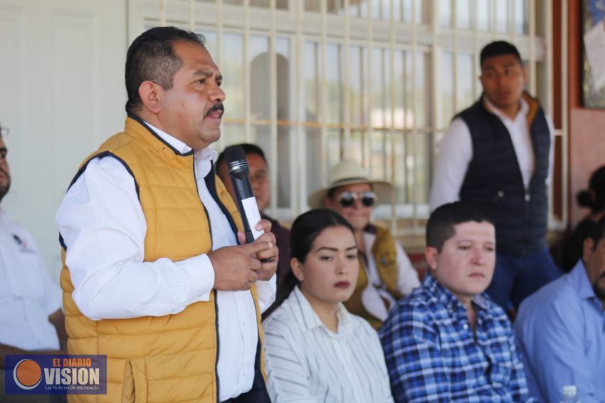 Lupillo Aguilera visita La Nueva Jerusalén e inauguran obras con el IIFEEM