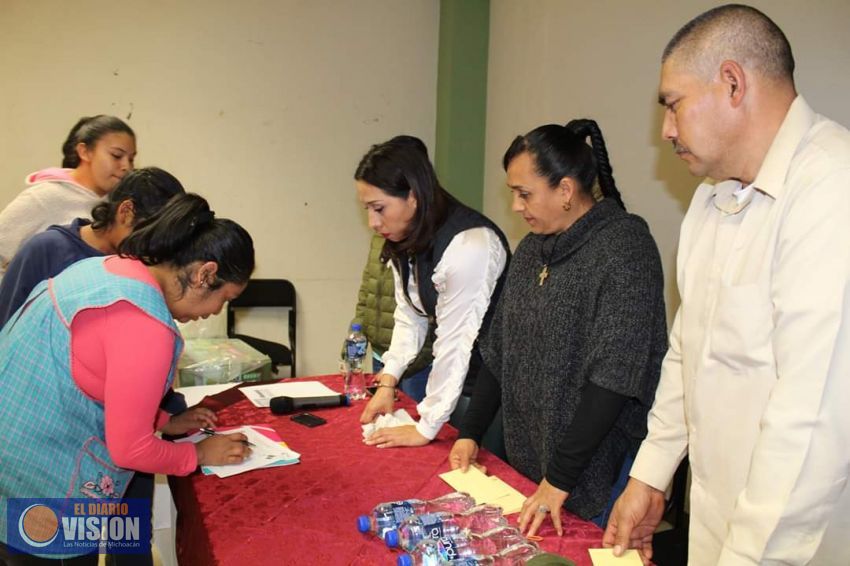 SMDIF municipal de San Juan Nuevo Parangaricutiro, entregó becas a personas discapacitadas 