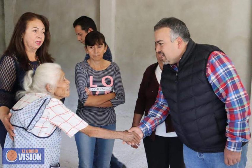 Jesús Mora, superviso la construcción del salón de usos múltiples en la comunidad de Las Joyas.