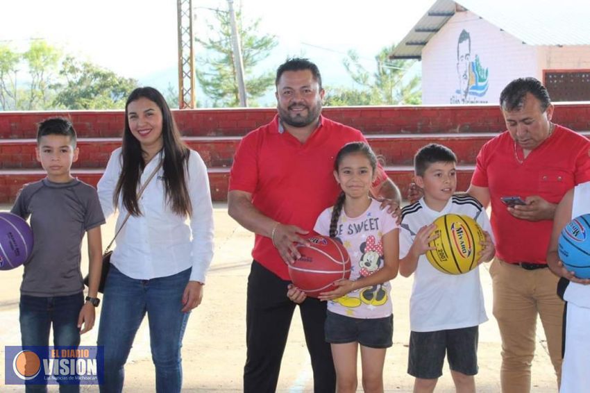 José Rodríguez Baca, inauguró las Escuelas de Basquetbol Infantil y de Activación Física Femenil