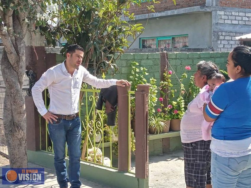 Adán Sánchez López, visitó a los habitantes de las comunidades de Lázaro Cárdenas y Emiliano Zapata