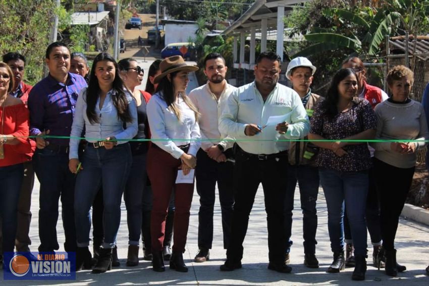 José Rodríguez Baca, inauguró la pavimentación de la calle 22 de Octubre de Ziracuaretiro