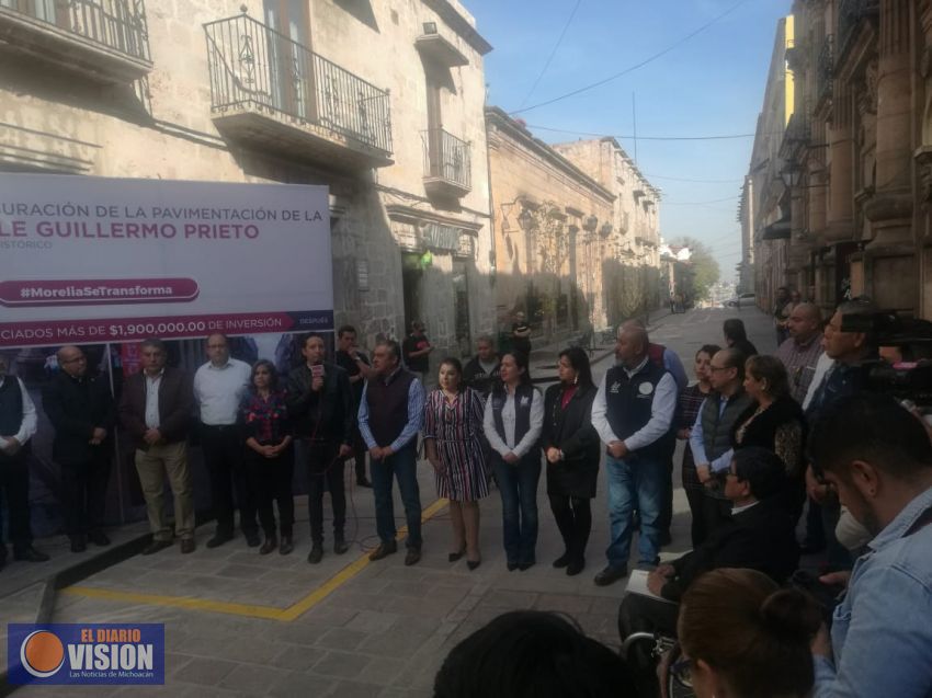 Raúl Morón, inaugura pavimentación de la calle Guillermo Prieto en el centro de Morelia 