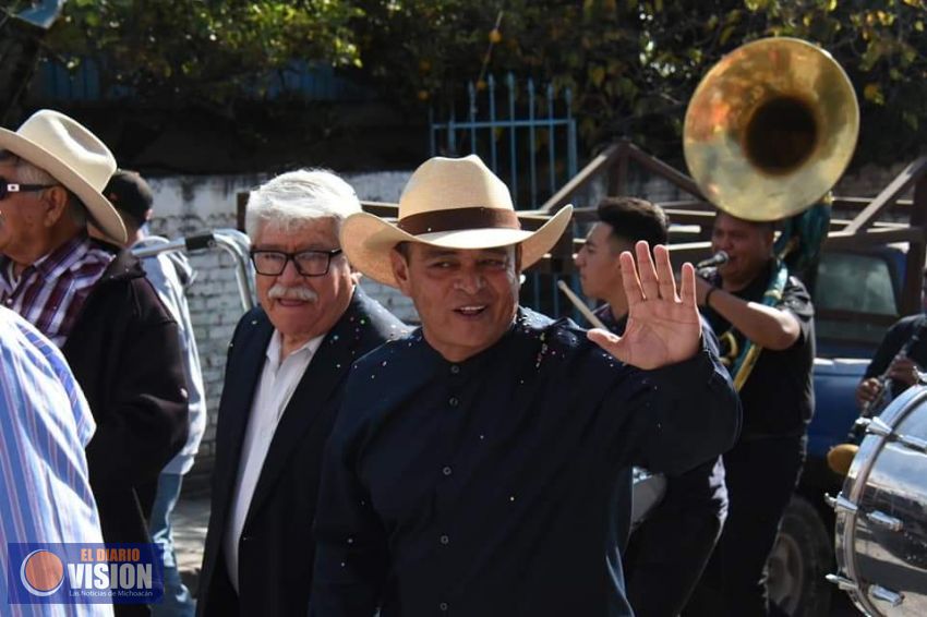 Salvador Arvizú, participó en el desfile conmemorativo del 85 aniversario de La Aldea