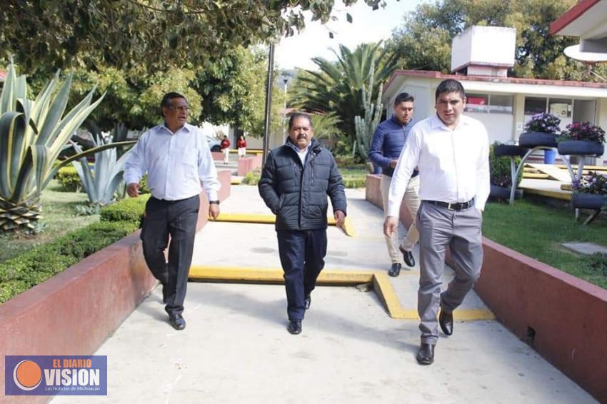 Nelson Villegas Flores, visitó el Colegio de Bachilleres para conocer los pendientes 