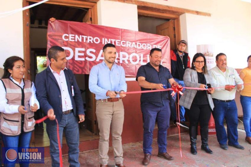 José Rodríguez Baca, inauguró el Centro Integrador de Desarrollo en Ziracuaretiro