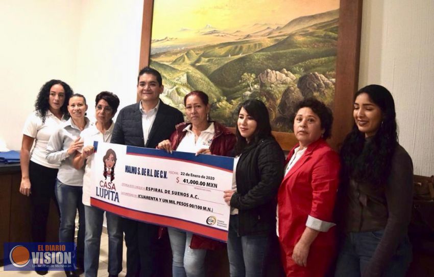 Compromete Arturo Hernández 5 becas para niños afectados por el programa de Estancias Infantiles