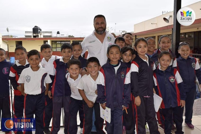 Luis Felipe León Balbanera, visitó la Escuela Primaria “Benito Juárez”
