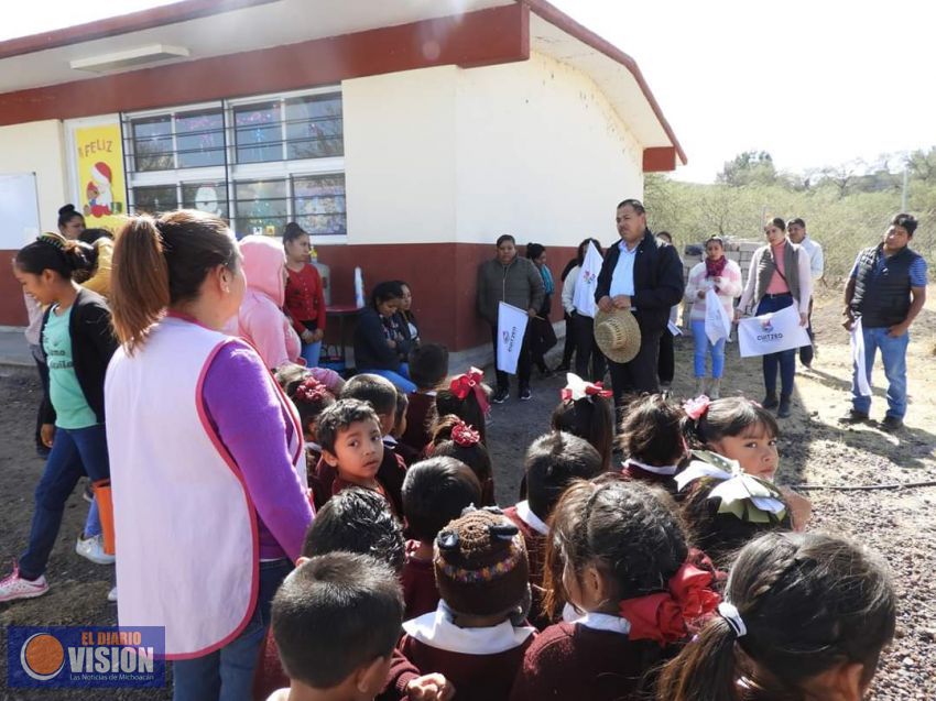 Fernando Alvarado Rangel, dio inicio a la construcción de los baños en el Preescolar 