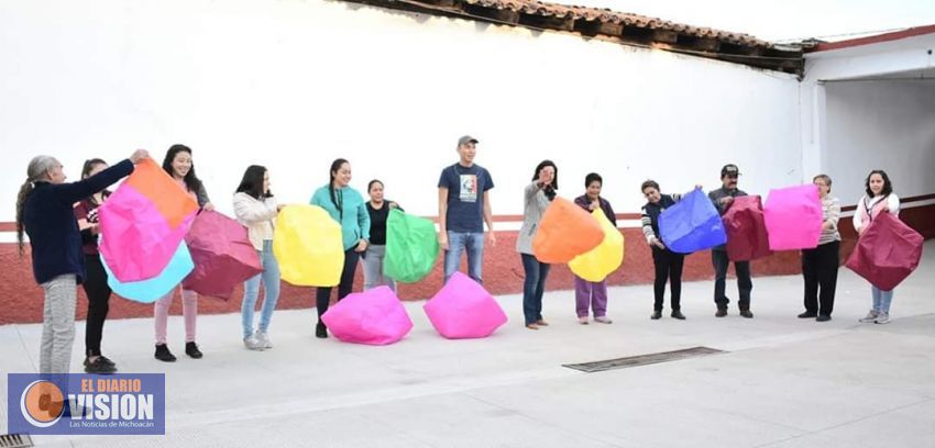 El Ayuntamiento de Lagunillas imparte los cursos de cartonería y grabado