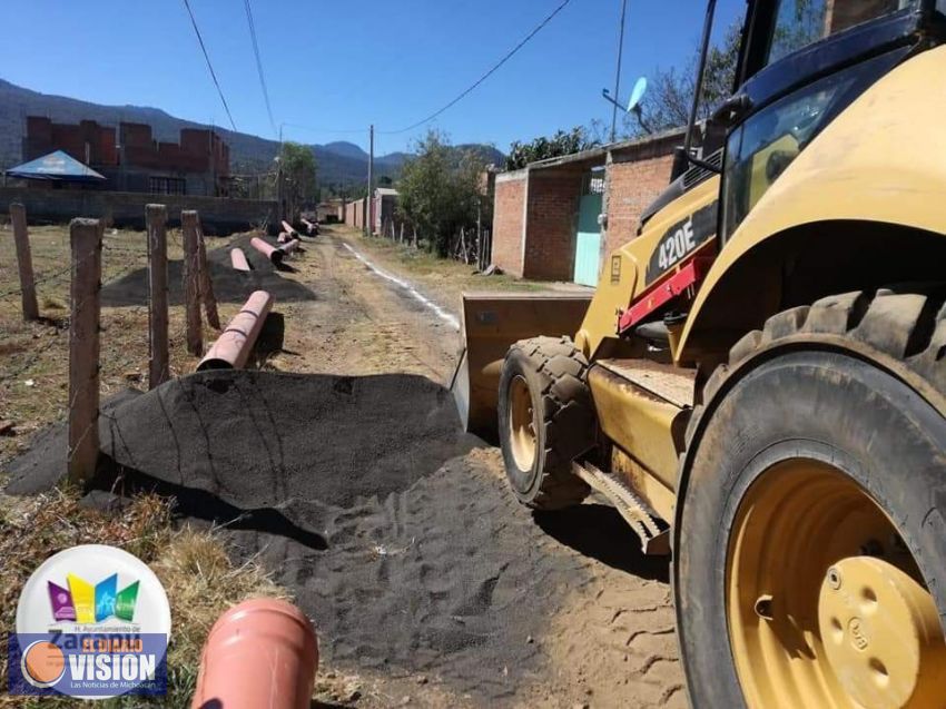 Ayuntamiento de Zacapu, realiza trabajos de ampliación de la red de drenaje sanitario 