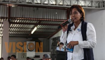 Necesaria la conectividad aérea para Michoacán, propone Calderón