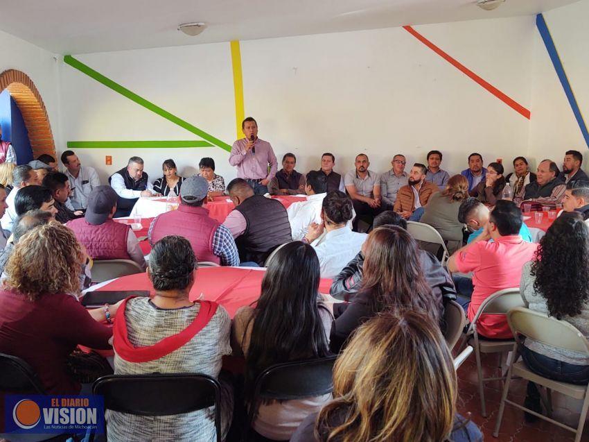 Carlos Torres Piña, sostiene encuentro, con liderazgos regionales de ADN