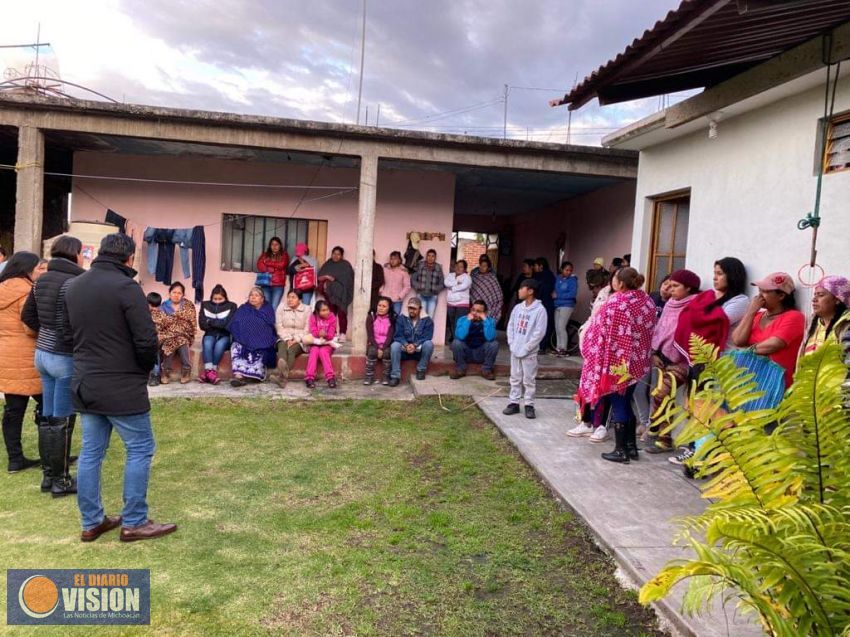 Irepani Hernández, realizó la entrega de despensas en la Tenencia de San Pedro Cucuchucho